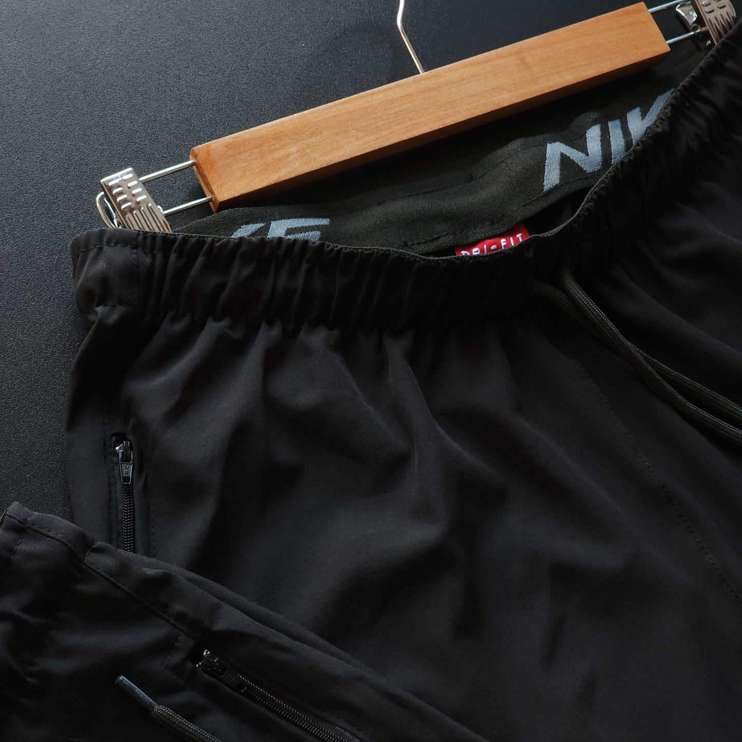 Short Elastano Preto Zíper Lateral