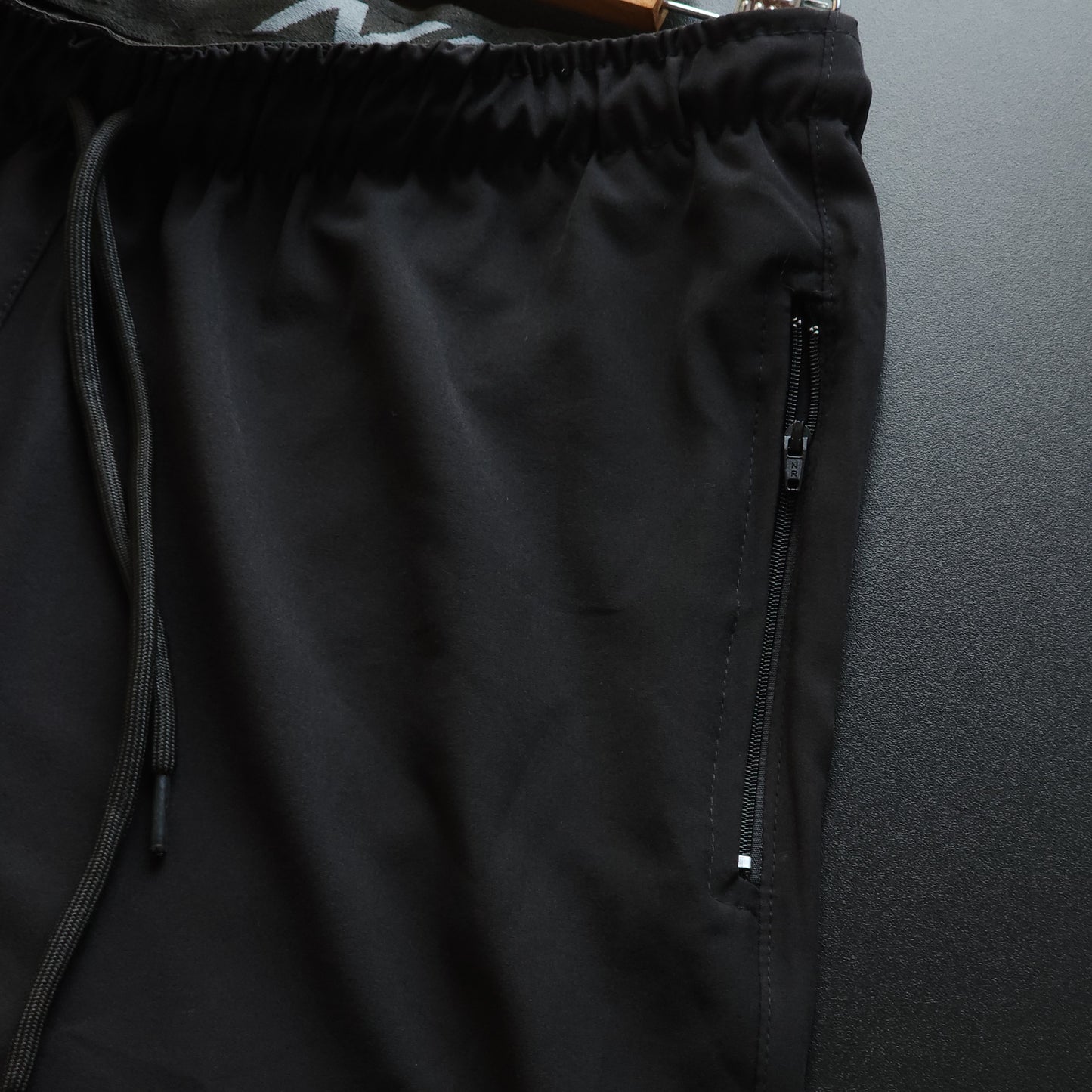 Short Elastano Preto Zíper Lateral
