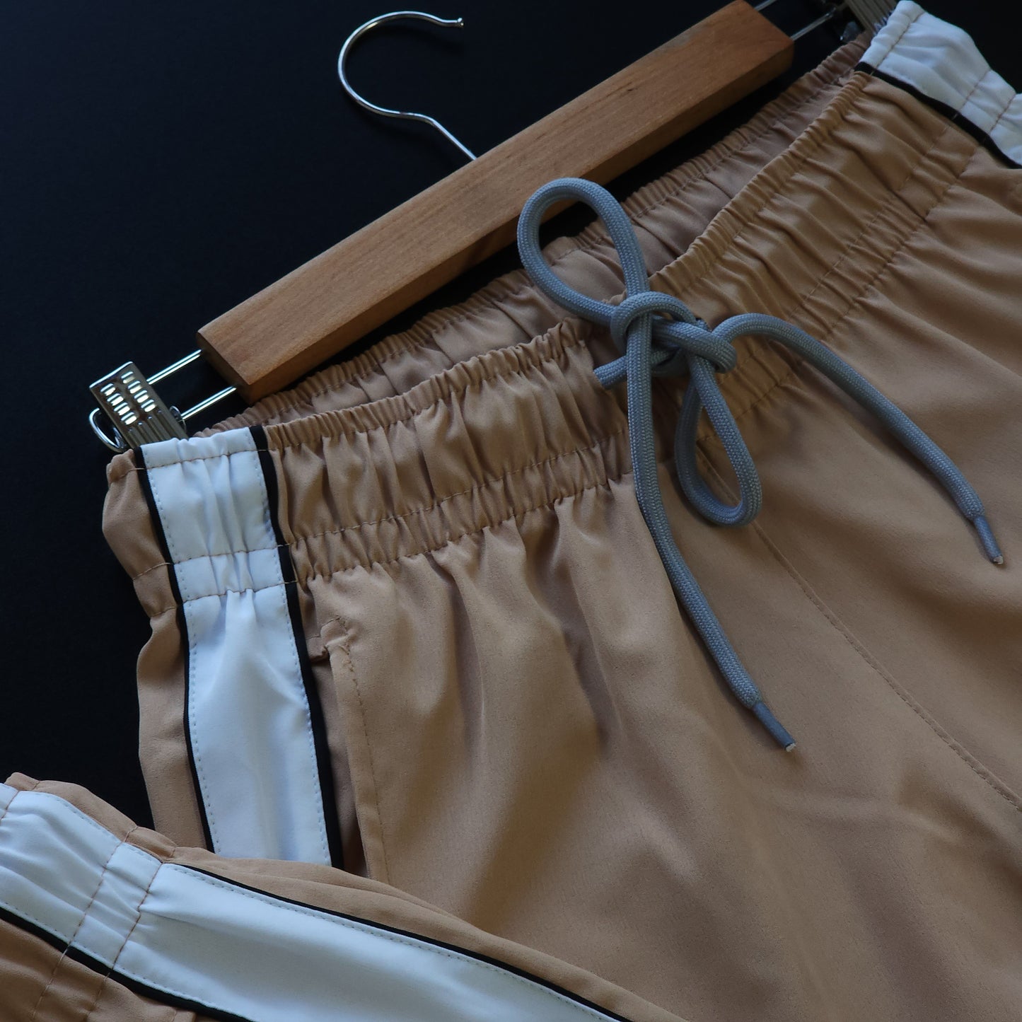 Short Elastano Bege