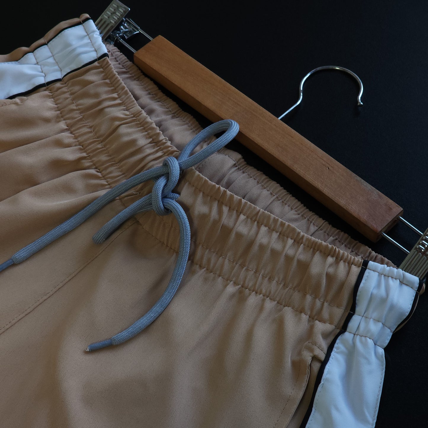 Short Elastano Bege