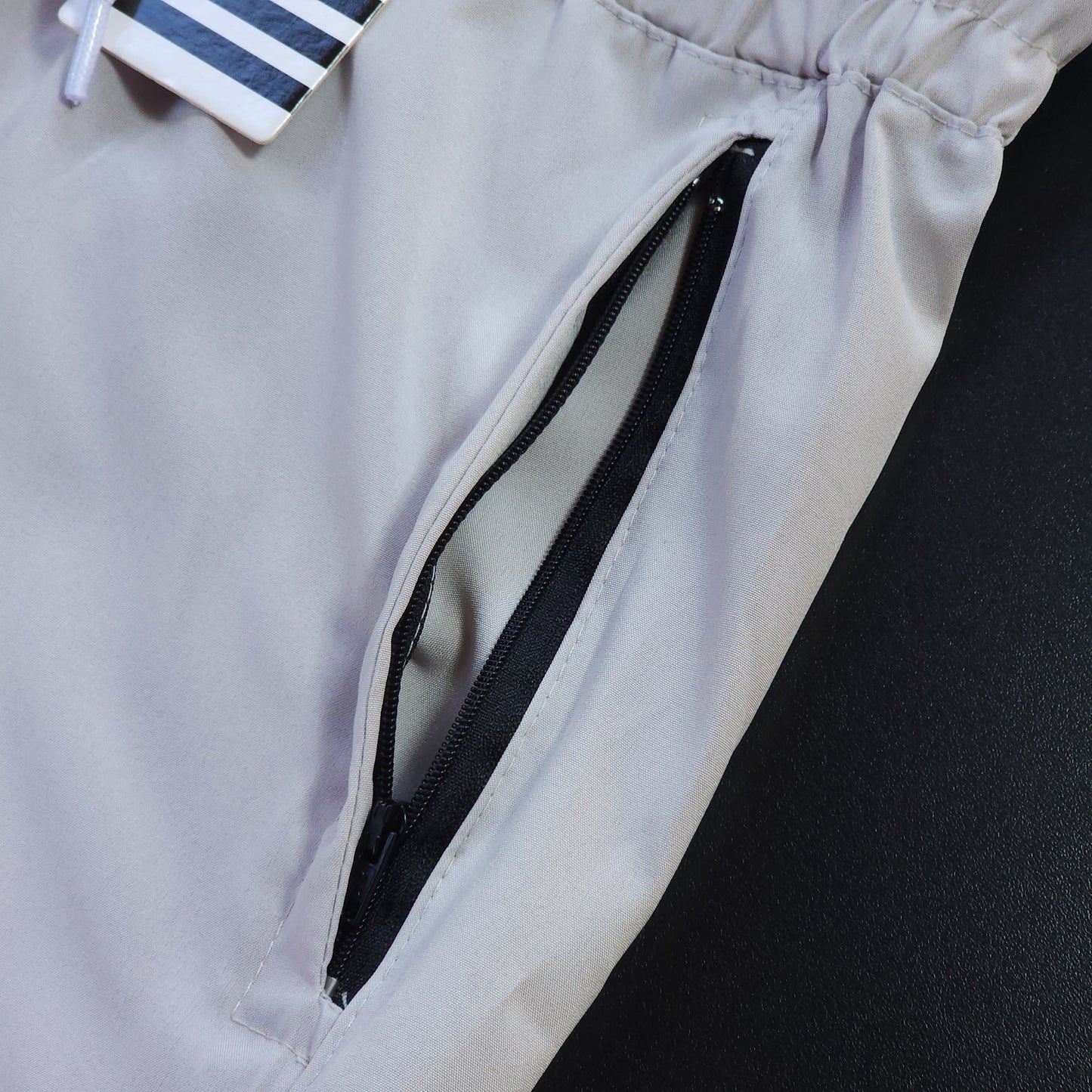 Short Elastano com Zíper - Cinza Claro