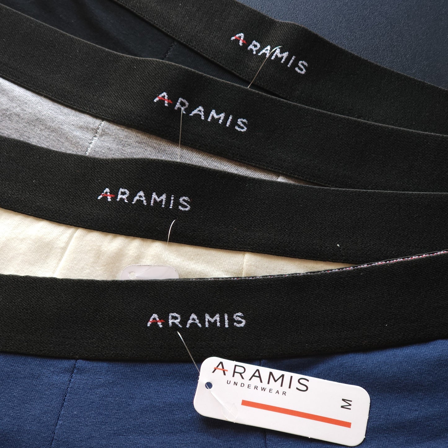 12 CUECAS LUXO ( 1 grade ) COM 3 CORES - ACOMPANHA 4 CAIXINHAS GRÁTIS