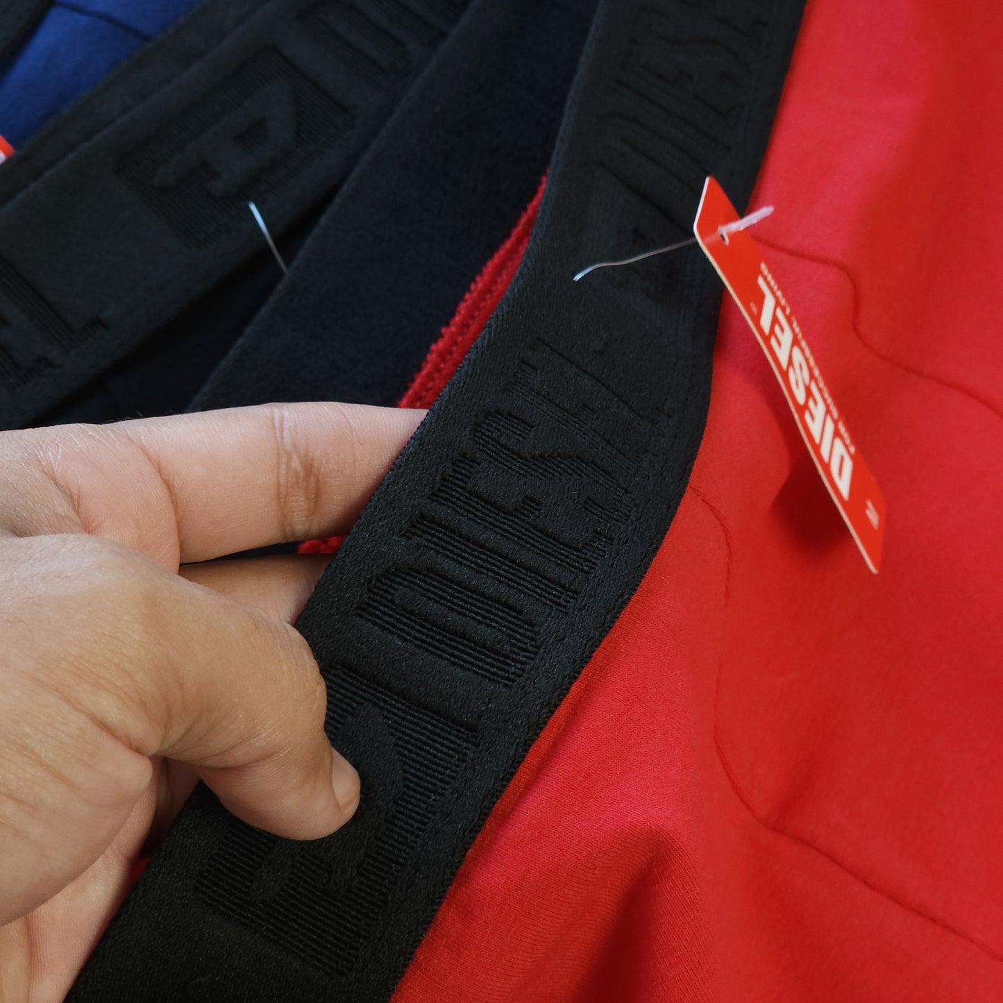 12 CUECAS LINHA LUXO, ELASTICO BAIXO RELEVO COM 3 CORES - ACOMPANHA 4 CAIXINHAS GRÁTIS.