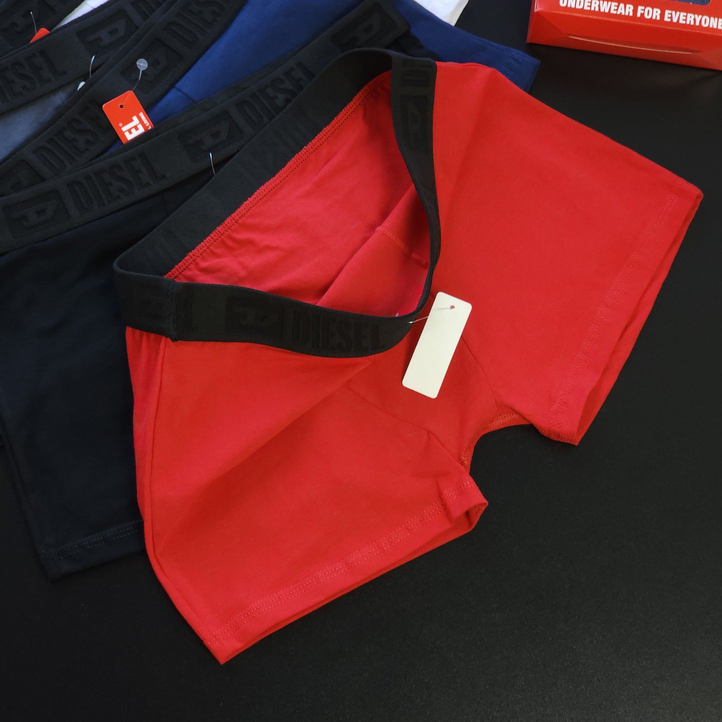 12 CUECAS LINHA LUXO, ELASTICO BAIXO RELEVO COM 3 CORES - ACOMPANHA 4 CAIXINHAS GRÁTIS.