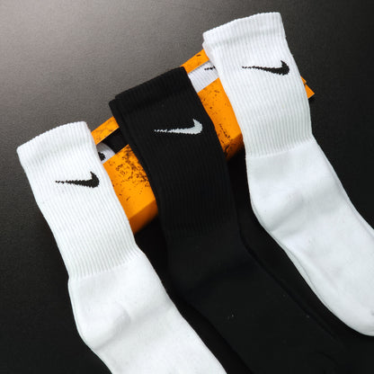 Grade com 15 pares de meias cano longo ( Parte interna atoalhada ) - 2 CORES  Acompanha 5 caixinhas grátis para kits com 3 unidades.