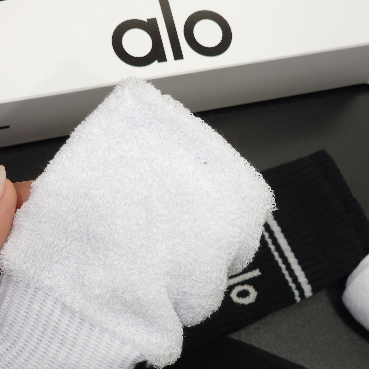 Grade com 15 pares de meias cano longo ( Parte interna atoalhada ) - 2 CORES  Acompanha 5 caixinhas grátis para kits com 3 unidades