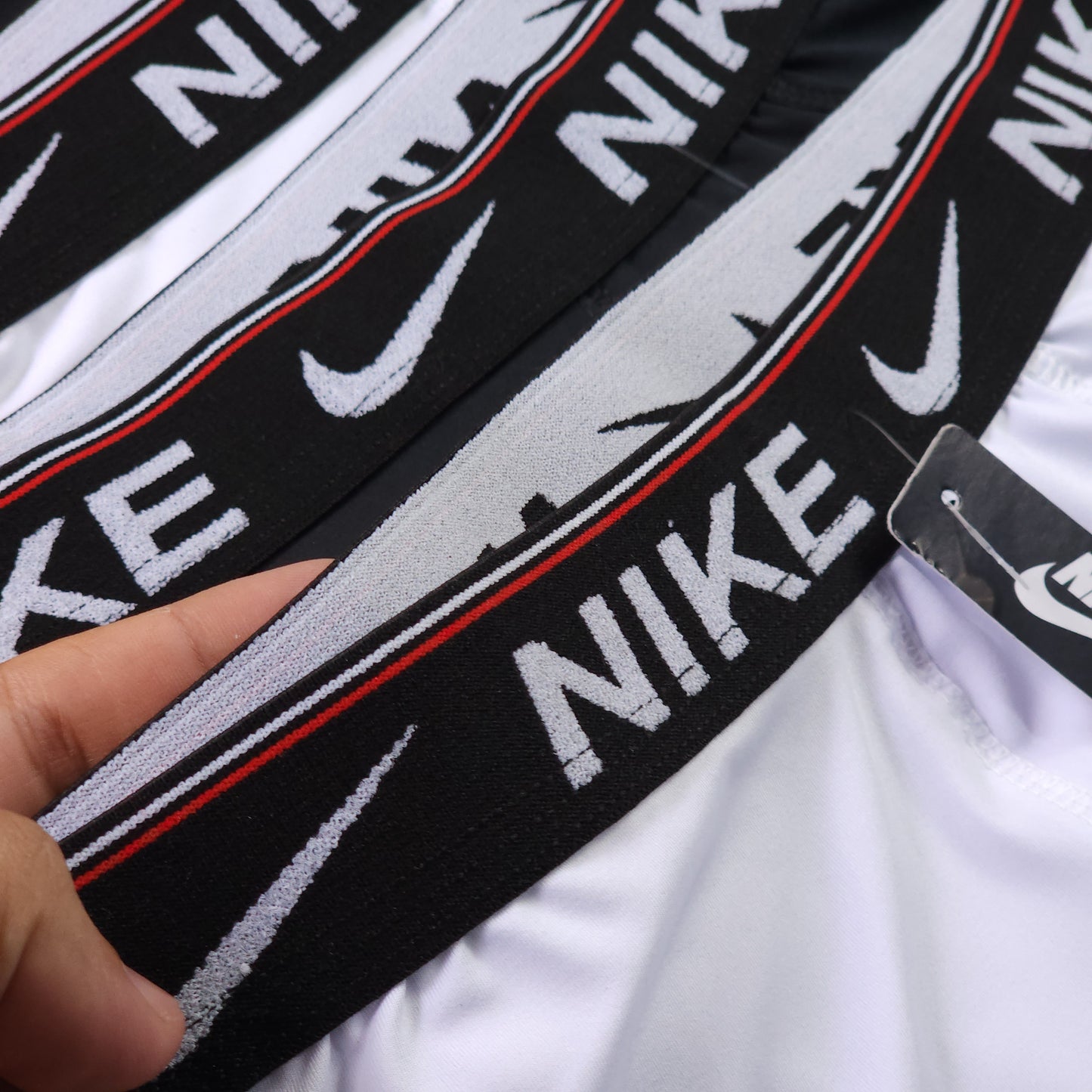 LINHA PERFORMANCE - 1 Grade com 12 cuecas e 2 cores sortidas.