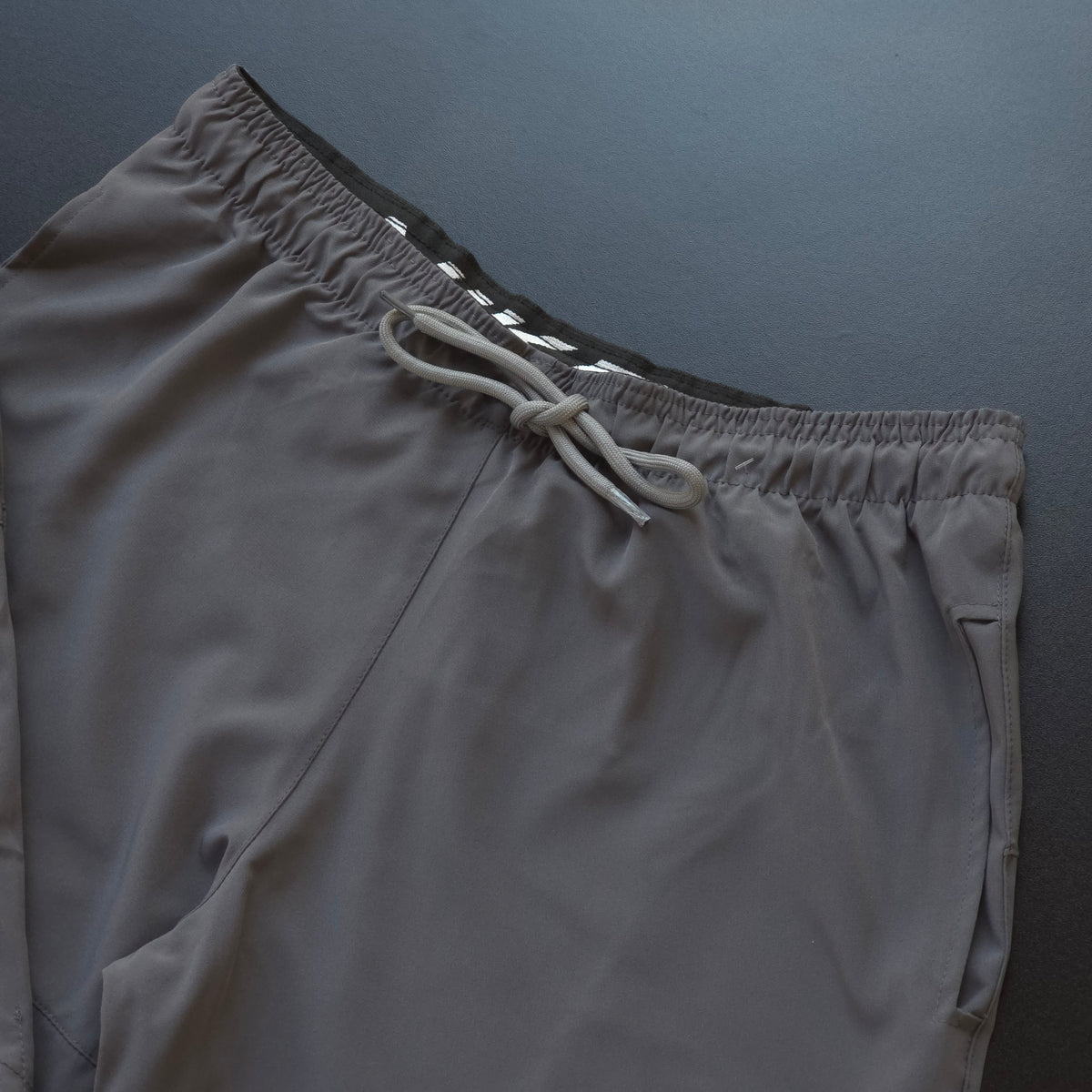 Short Elastano (Bolso Traseiro Central Com Zíper) - Cinza Chumbo – SE334