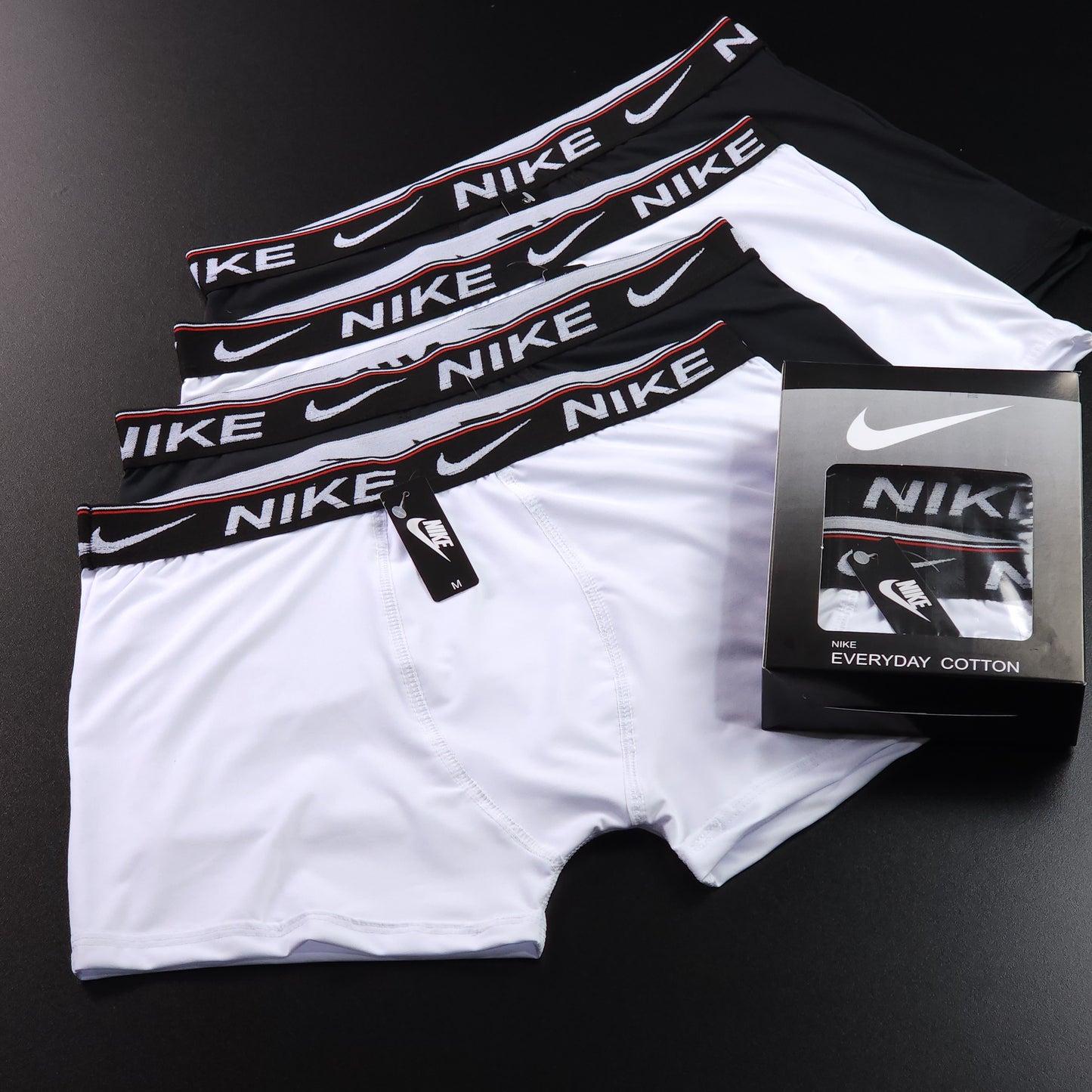 LINHA PERFORMANCE - 1 Grade com 12 cuecas e 2 cores sortidas.