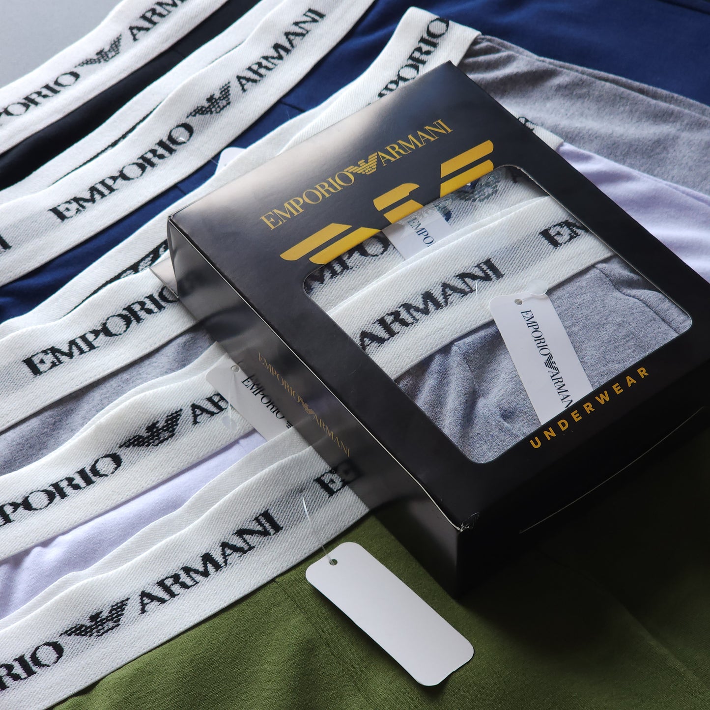 12 CUECAS LUXO ( 1 grade ) COM 3 CORES - ACOMPANHA 4 CAIXINHAS GRÁTIS