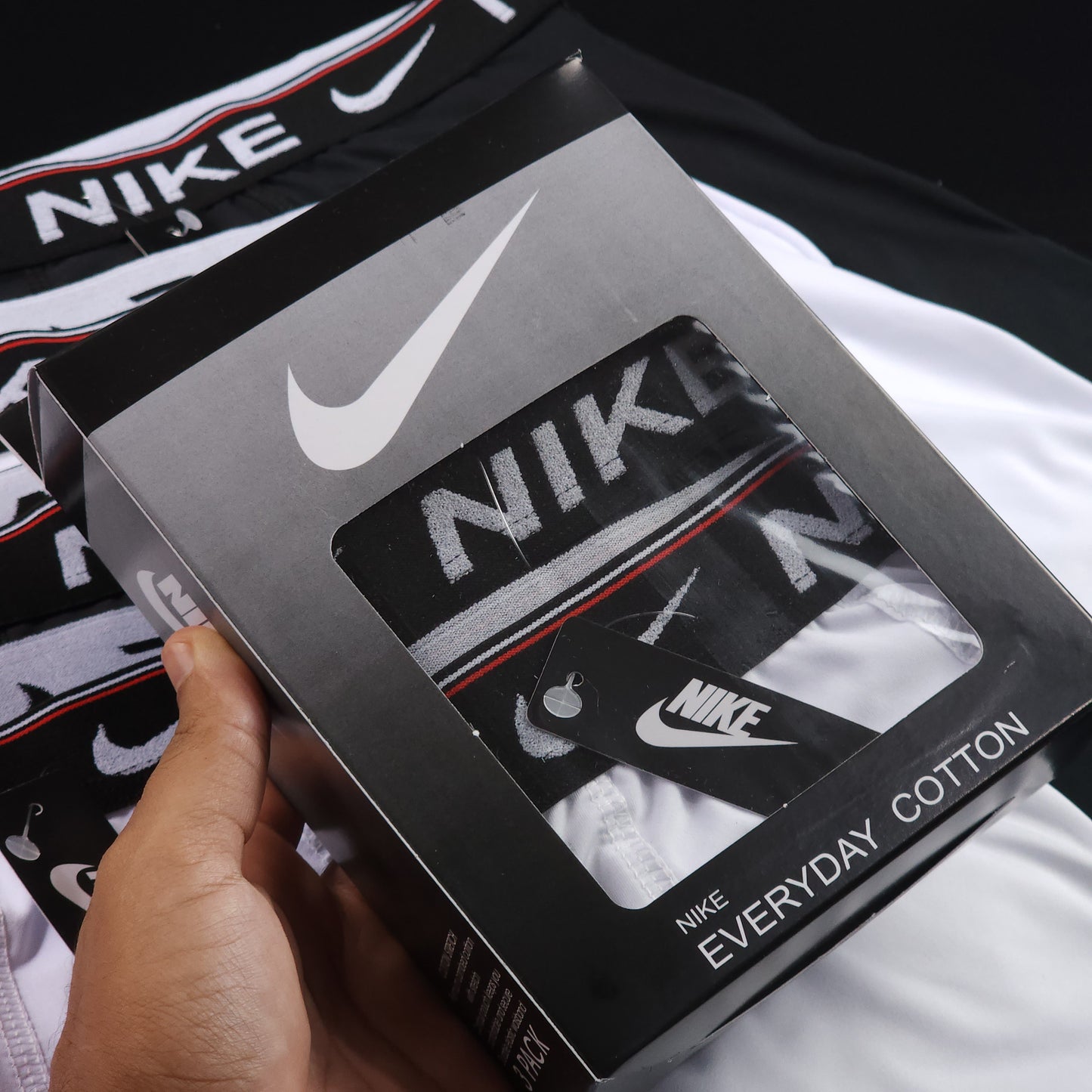 LINHA PERFORMANCE - 1 Grade com 12 cuecas e 2 cores sortidas.