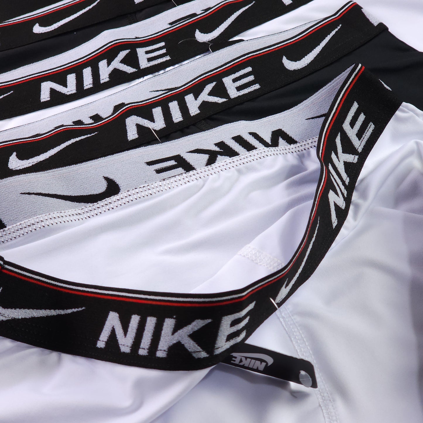 LINHA PERFORMANCE - 1 Grade com 12 cuecas e 2 cores sortidas.