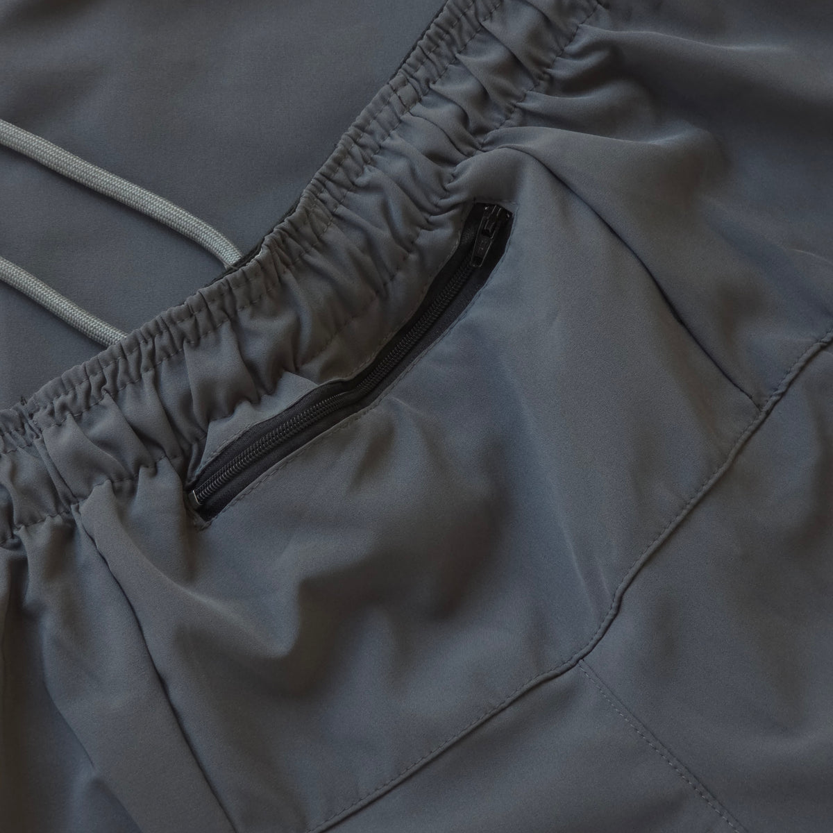Short Elastano (Bolso Traseiro Central Com Zíper) - Cinza Chumbo – SE334
