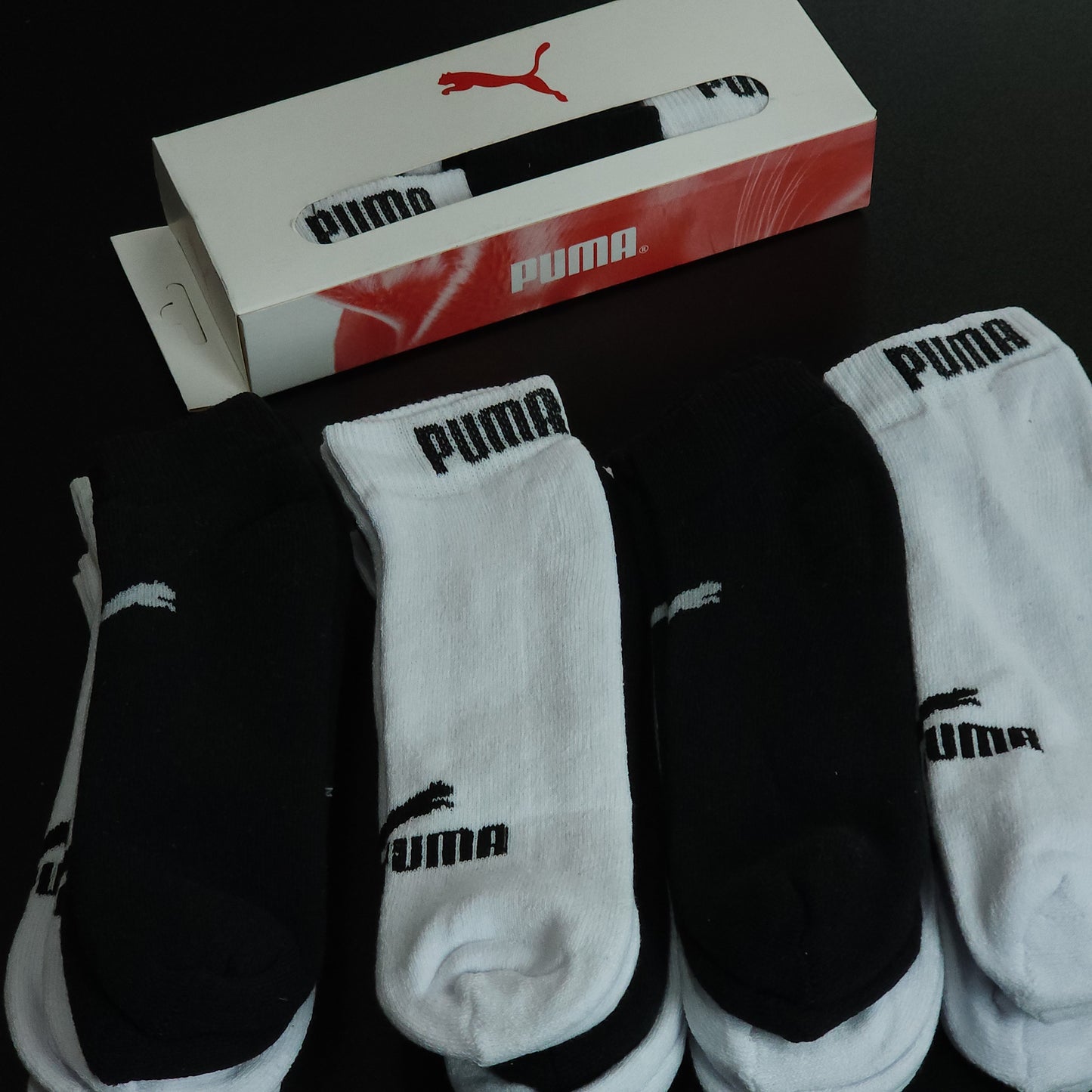 Grade com 15 pares de meias Soquetes 2 CORES ( Parte interna com felpo ) - Acompanha 5 caixinhas grátis para kits com 3 unidades.