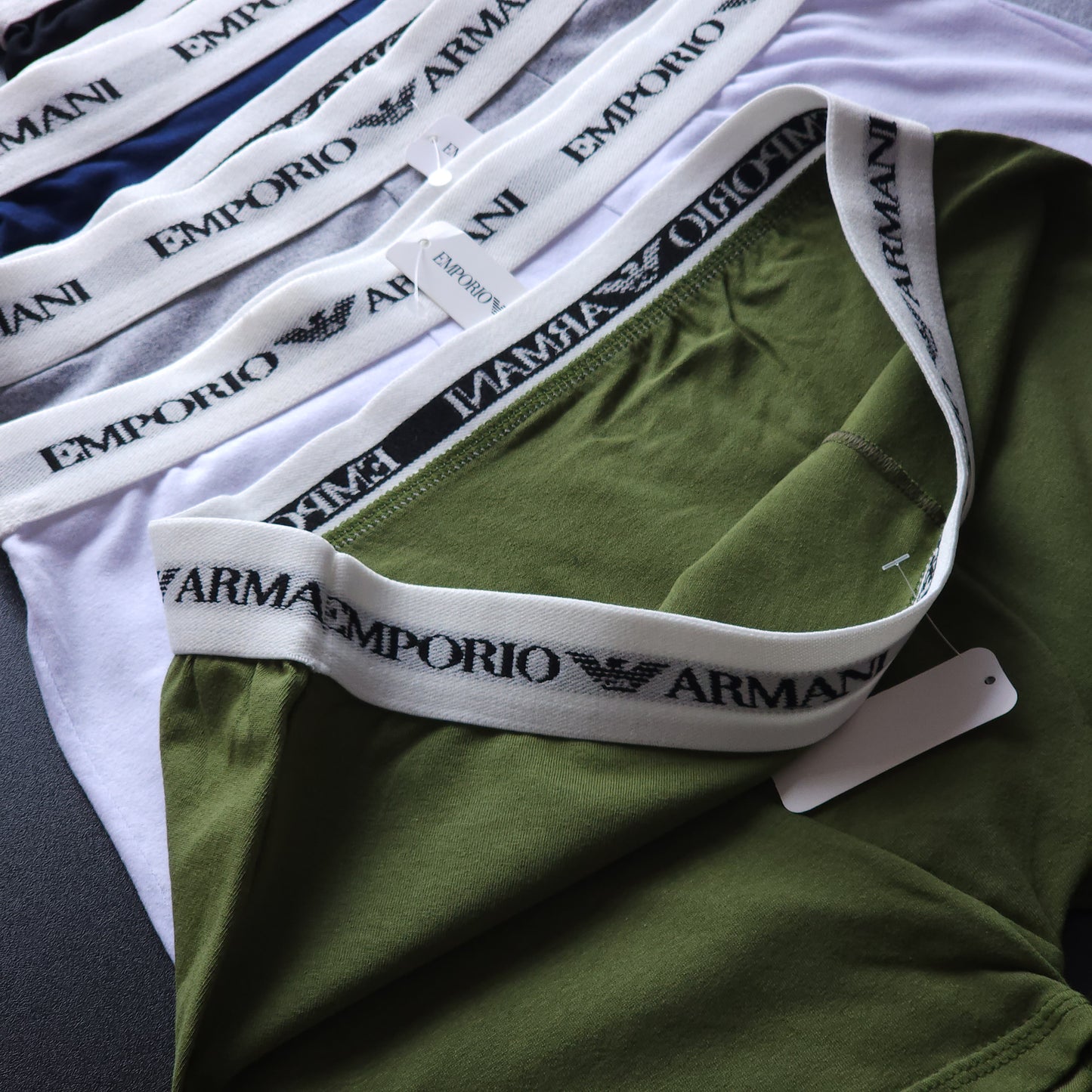 12 CUECAS LUXO ( 1 grade ) COM 3 CORES - ACOMPANHA 4 CAIXINHAS GRÁTIS